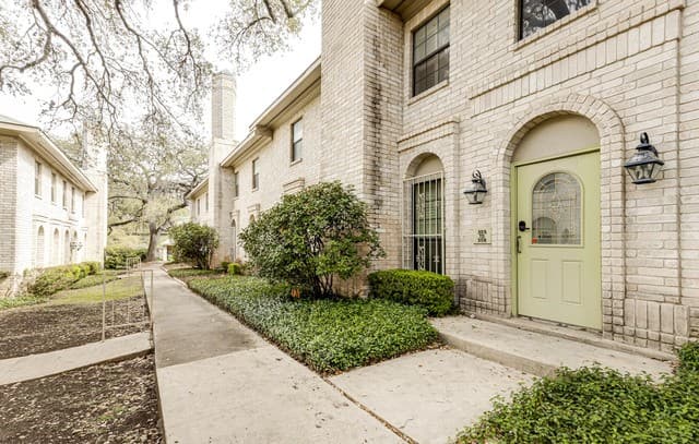 2-bedroom rental at 8415 Fredericksburg Unit 307 in San Antonio, TX — photo 2