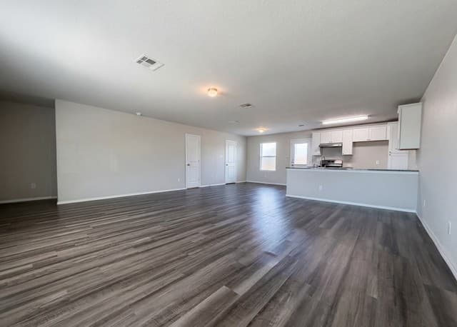3-bedroom rental at 210 Expedition Way in San Antonio, TX — photo 3