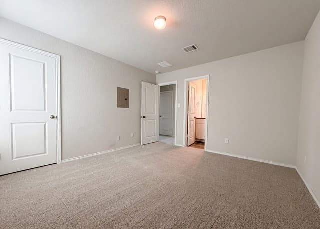 3-bedroom rental at 210 Expedition Way in San Antonio, TX — photo 4