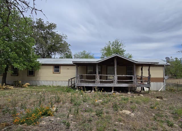 3-bedroom rental at 1819 Medina Circle in San Antonio, TX — photo 1