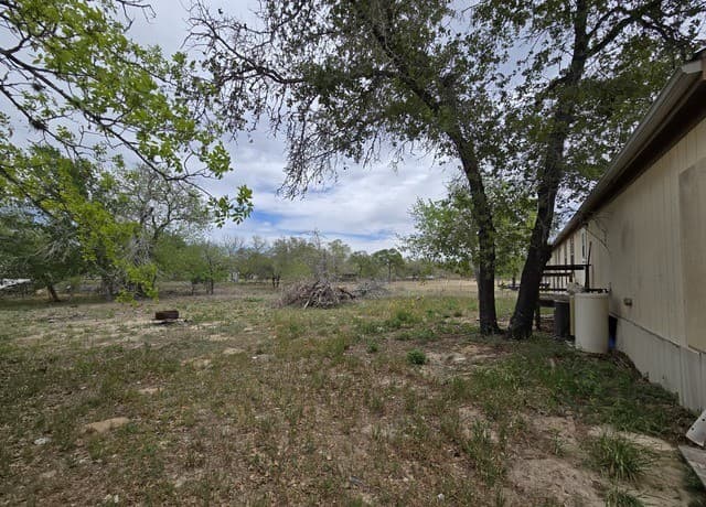 3-bedroom rental at 1819 Medina Circle in San Antonio, TX — photo 4