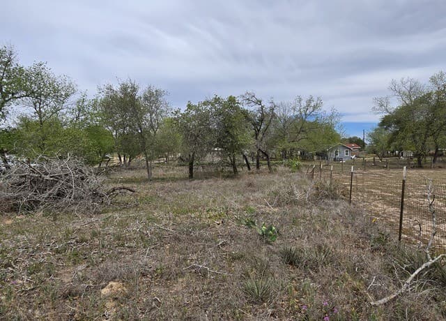 3-bedroom rental at 1819 Medina Circle in San Antonio, TX — photo 5