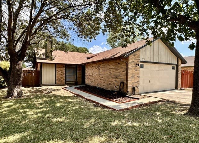 2-bedroom rental at 5742 Larkdale Dr in San Antonio, TX — photo 1
