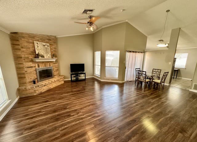 2-bedroom rental at 5742 Larkdale Dr in San Antonio, TX — photo 2