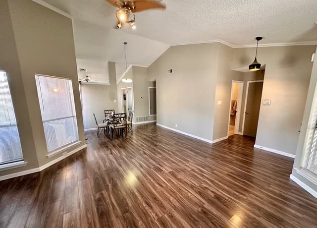 2-bedroom rental at 5742 Larkdale Dr in San Antonio, TX — photo 3
