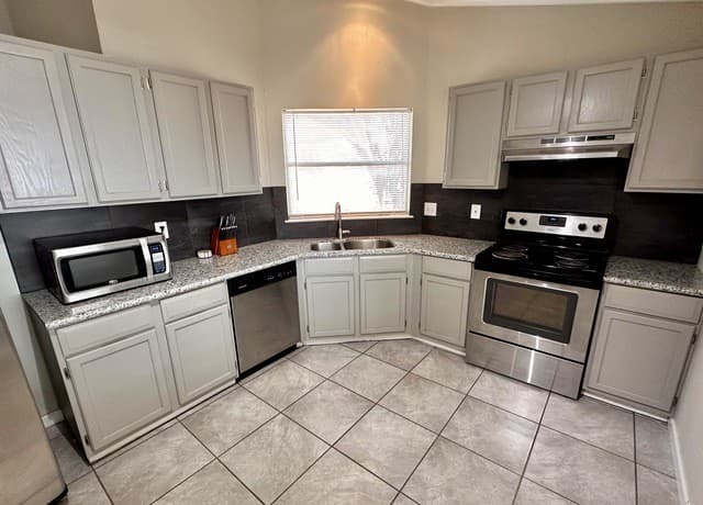 2-bedroom rental at 5742 Larkdale Dr in San Antonio, TX — photo 4