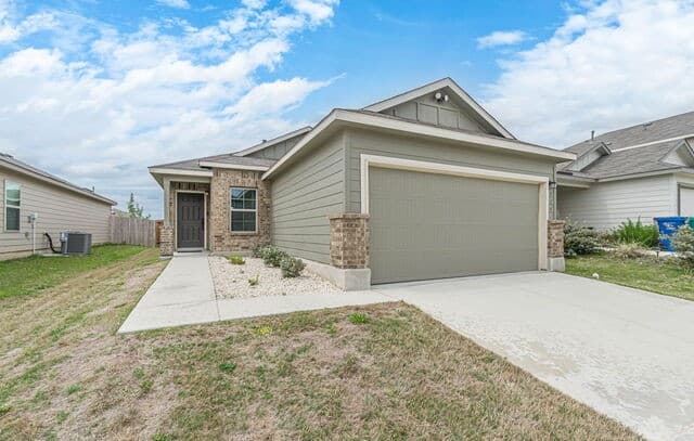 3-bedroom rental at 519 Indian Blossom in San Antonio, TX — photo 2