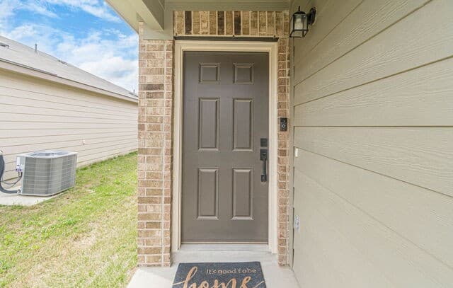 3-bedroom rental at 519 Indian Blossom in San Antonio, TX — photo 3