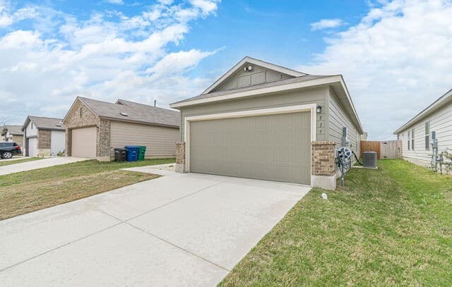 3-bedroom rental at 519 Indian Blossom in San Antonio, TX — photo 4