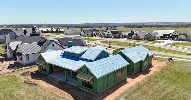 4-bedroom rental at 208 Interlaken St in Fredericksburg, TX — photo 4
