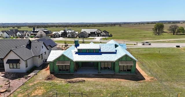 4-bedroom rental at 208 Interlaken St in Fredericksburg, TX — photo 5