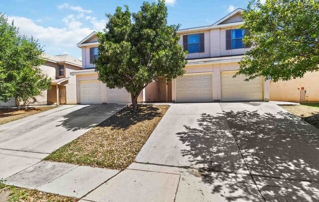 rental at 10718 Mathom Landing in Universal City, TX — photo 2