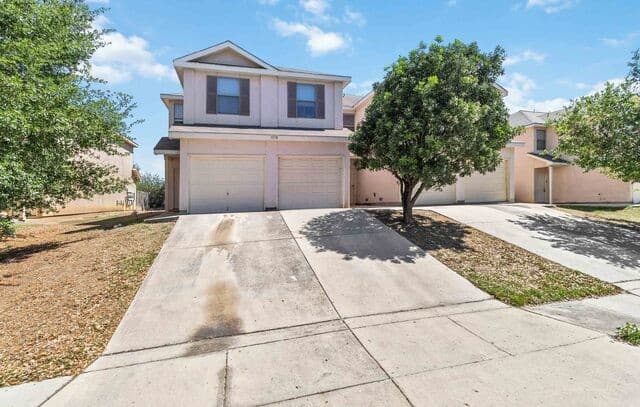 rental at 10718 Mathom Landing in Universal City, TX — photo 3