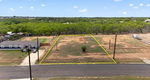 rental at 16131 Vaquero Dr in Atascosa, TX — photo 1
