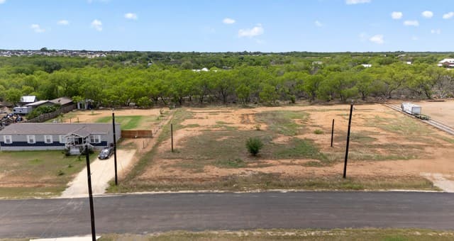 rental at 16131 Vaquero Dr in Atascosa, TX — photo 3