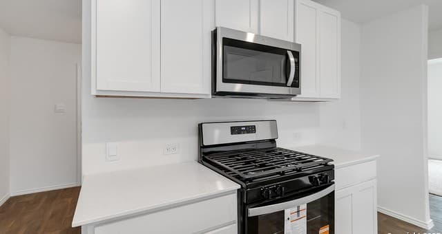 3-bedroom rental at 4243 Paprika Grove in Von Ormy, TX — photo 5