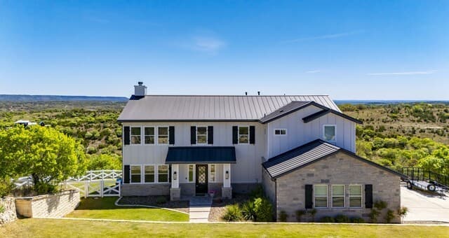 4-bedroom rental at 97 Coleman Springs in Boerne, TX — photo 4