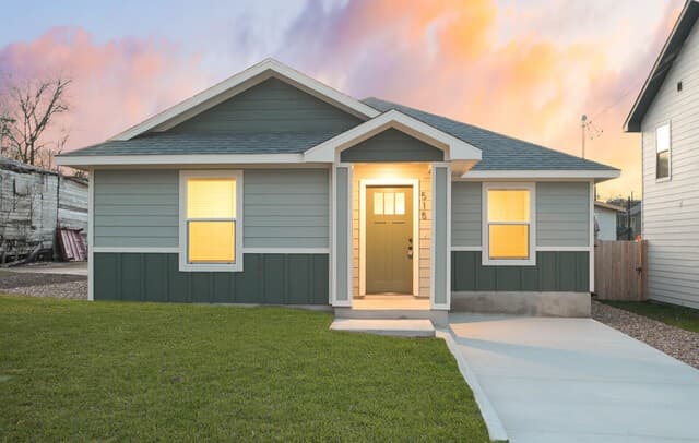 3-bedroom rental at 1514 Burnet St in San Antonio, TX — photo 1