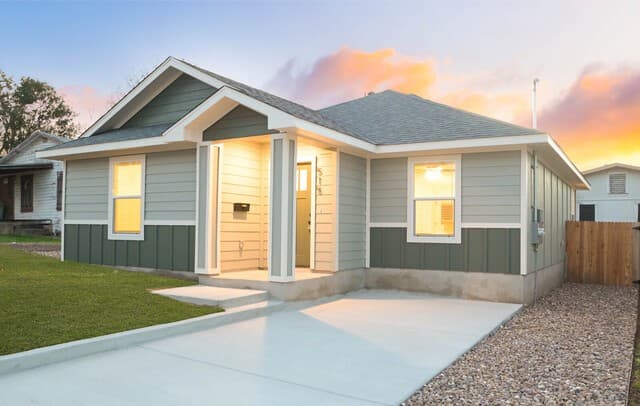 3-bedroom rental at 1514 Burnet St in San Antonio, TX — photo 2