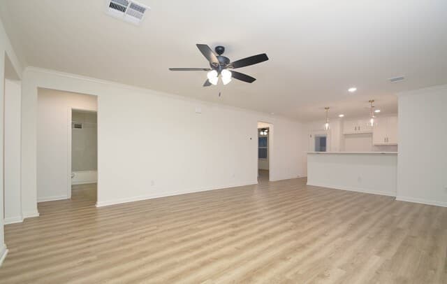 3-bedroom rental at 1514 Burnet St in San Antonio, TX — photo 4