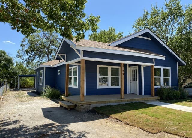 3-bedroom rental at 2122 Cincinnati Ave in San Antonio, TX — photo 1