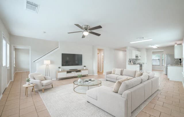 5-bedroom rental at 20310 Blue Trinity in San Antonio, TX — photo 2