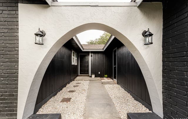 3-bedroom rental at 6135 Royal Pt in San Antonio, TX — photo 3