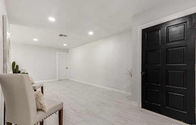 3-bedroom rental at 6135 Royal Pt in San Antonio, TX — photo 4
