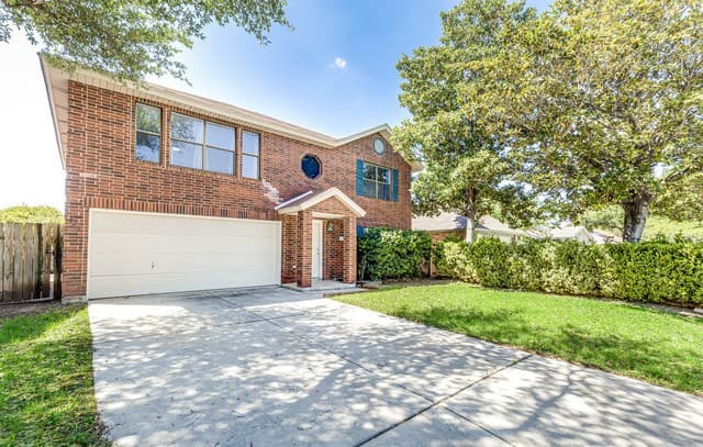 4-bedroom rental at 6322 Regency Mnr in San Antonio, TX — photo 2