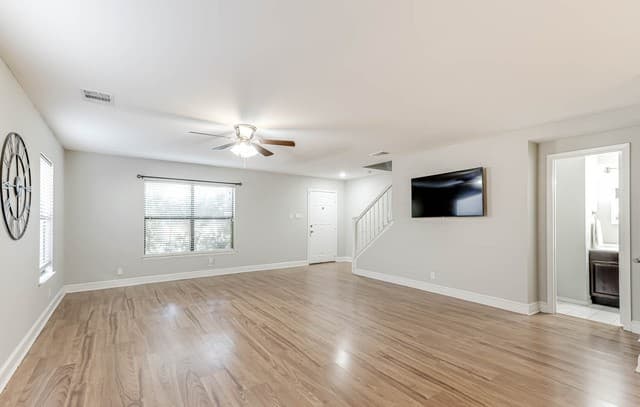 4-bedroom rental at 6322 Regency Mnr in San Antonio, TX — photo 3