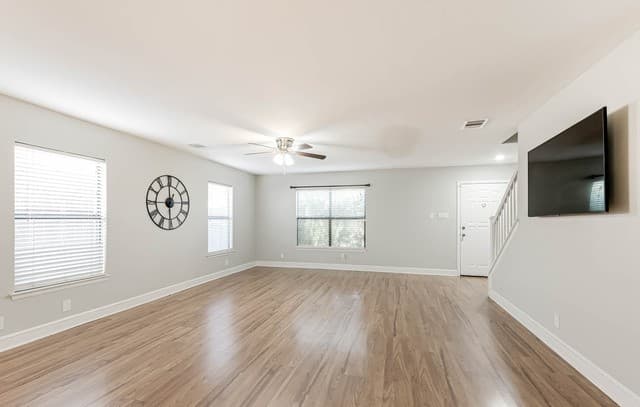 4-bedroom rental at 6322 Regency Mnr in San Antonio, TX — photo 4