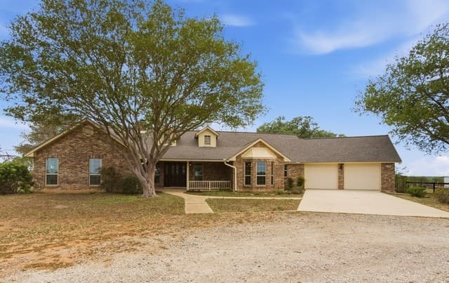 3-bedroom rental at 10742 New Sulphur Springs in San Antonio, TX — photo 3