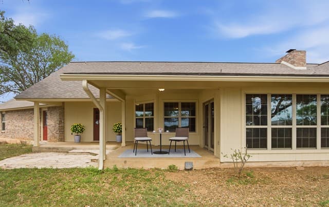 3-bedroom rental at 10742 New Sulphur Springs in San Antonio, TX — photo 4