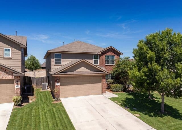 5-bedroom rental at 8919 Taylor Grv in San Antonio, TX — photo 2