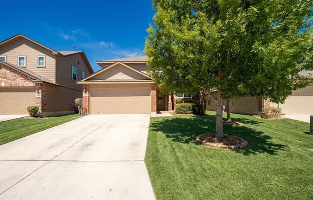 5-bedroom rental at 8919 Taylor Grv in San Antonio, TX — photo 3