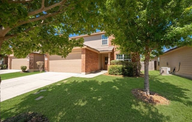 5-bedroom rental at 8919 Taylor Grv in San Antonio, TX — photo 4
