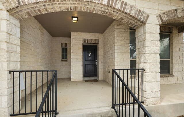 5-bedroom rental at 8303 Dianthus Stead in Boerne, TX — photo 3