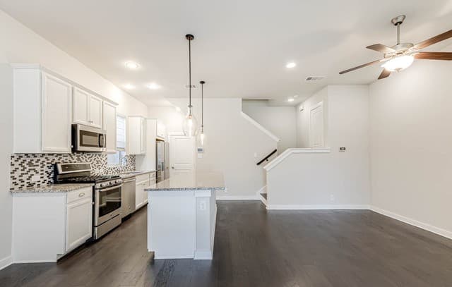 3-bedroom rental at 211 E Courtland in San Antonio, TX — photo 3