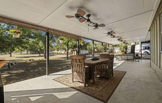 4-bedroom rental at 390 Galveston St in Bandera, TX — photo 5