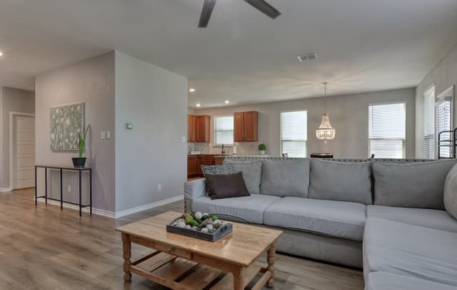 3-bedroom rental at 8419 Fortuna Valley in San Antonio, TX — photo 4