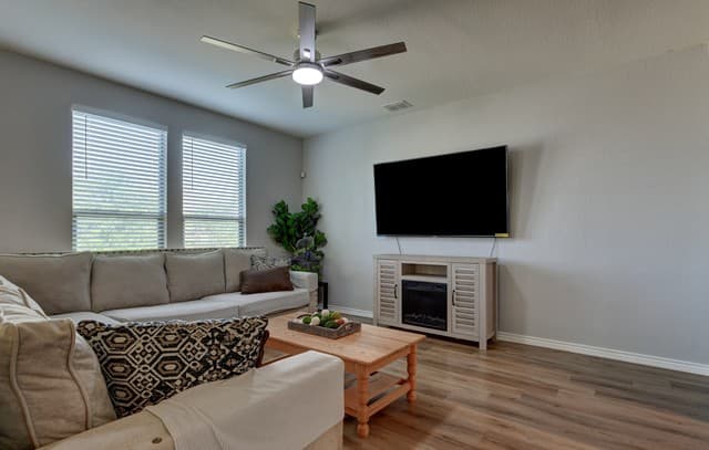 3-bedroom rental at 8419 Fortuna Valley in San Antonio, TX — photo 5