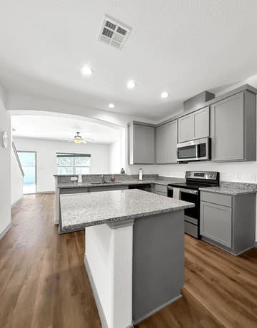 3-bedroom rental at 2045 Silver Oaks in San Antonio, TX — photo 2