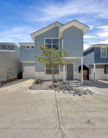 3-bedroom rental at 2045 Silver Oaks in San Antonio, TX — photo 3
