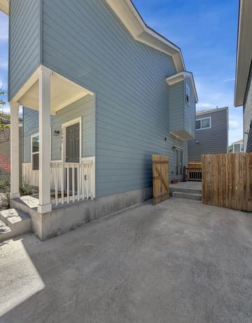 3-bedroom rental at 2045 Silver Oaks in San Antonio, TX — photo 5