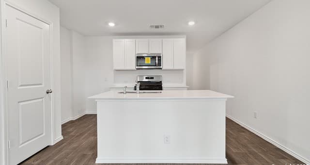 3-bedroom rental at 1015 Cholula Rd in San Antonio, TX — photo 3
