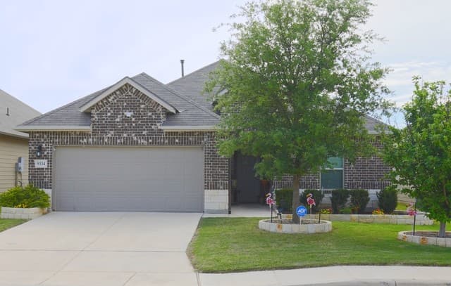 2-bedroom rental at 9334 Sundrop Vly in San Antonio, TX — photo 1