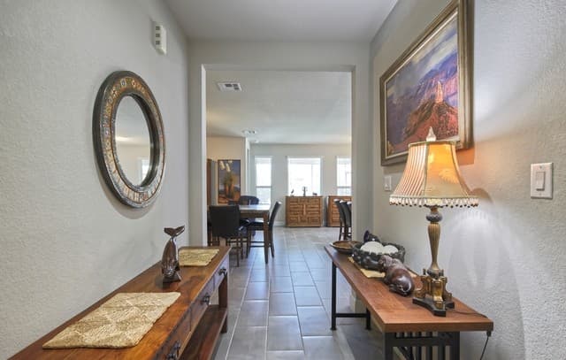 2-bedroom rental at 9334 Sundrop Vly in San Antonio, TX — photo 5