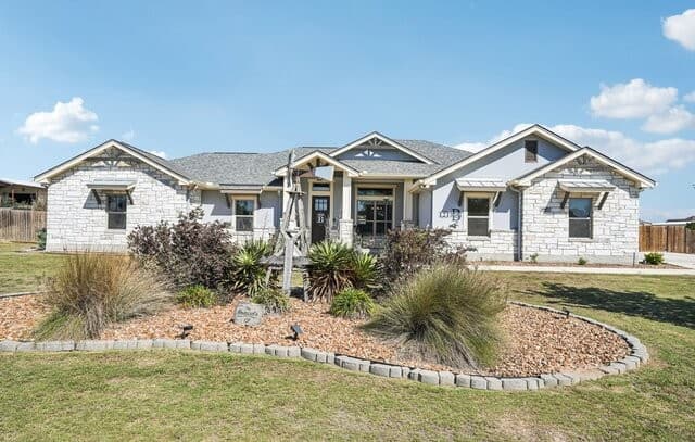 4-bedroom rental at 121 Westfield Lndg in La Vernia, TX — photo 1