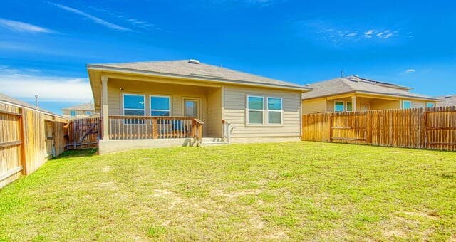 3-bedroom rental at 141 Bunkers Hill Rd in Floresville, TX — photo 5