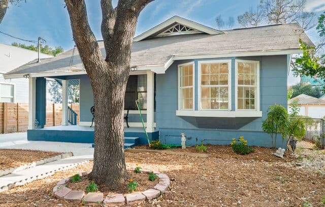 3-bedroom rental at 1730 W Mistletoe Ave in San Antonio, TX — photo 3